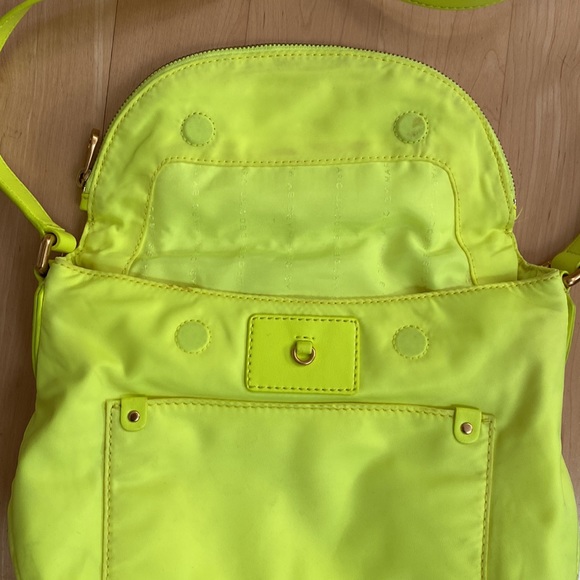 Marc by Marc Jacobs neon yellow crossbody bag - Picture 3 of 9